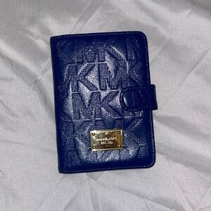 Michal kors passport holder